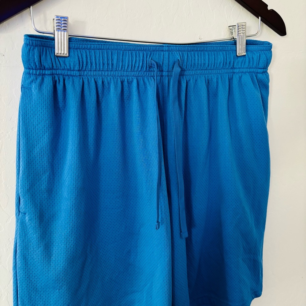Athletic Blue‎ Men's Shorts Size Medium - Picture 2 of 5